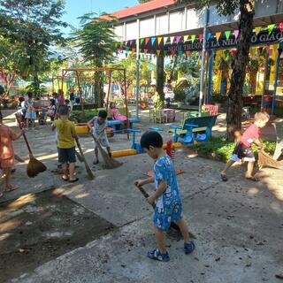 <a href="/mam-non-mat-troi/gioi-thieu/cham-soc-giao-duc.html" title="Chăm sóc giáo dục" rel="dofollow">Chăm sóc giáo dục</a>